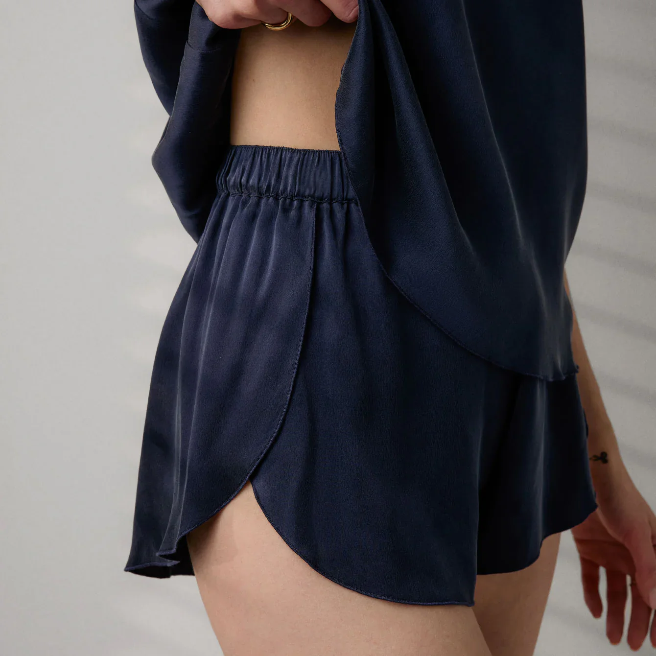 Washable Silk Tulip Back Set - Image 3